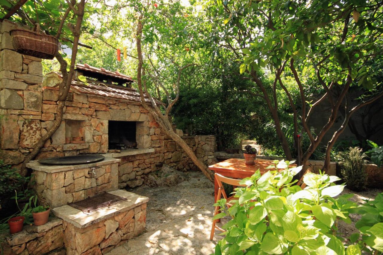 Apartman With A Parking Space Jelsa, Hvar - 8750